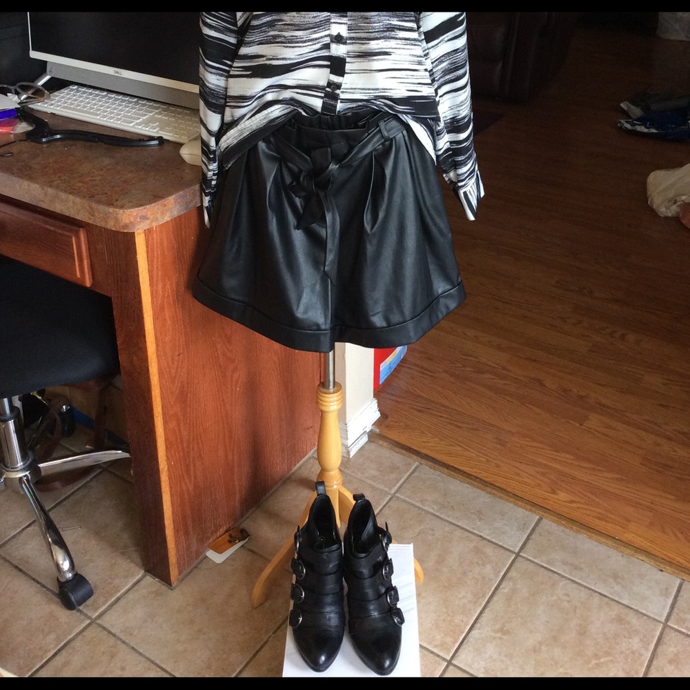 Coach Tessie Black Leather Heeled Booties Size 9B, Pre-owned - Picture 5 of 14